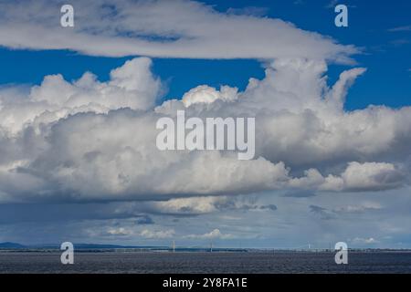 Nuage de cumulonimbus au-dessus de l'estuaire de la Severn Banque D'Images