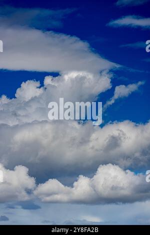 Nuage de cumulonimbus au-dessus de l'estuaire de la Severn Banque D'Images