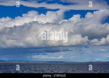 Nuage de cumulonimbus au-dessus de l'estuaire de la Severn Banque D'Images