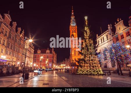 Décor de sapin de Noël enchanteur pour 2025 Banque D'Images