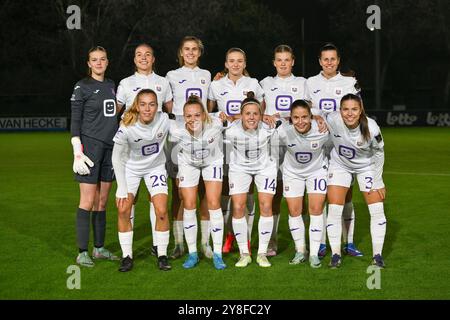 Équipe d'Anderlecht avec le gardien Aude Waldbillig (71) d'Anderlecht Silke Vanwynsberghe (21) d'Anderlecht Marie Minnaert (13) d'Anderlecht Ludmila Matavkova (19) d'Anderlecht Senna Koeleman (4) d'Anderlecht Laura de Neve (8) de Anderlecht Down from l to R Nikki Ijzerman (29) of Anderlecht Sarah Wijnants (11) of Anderlecht Laura Deloose (14) of Anderlecht Stefania Vatafu (10 ans) d'Anderlecht Luna Vanzeir (30 ans) d'Anderlecht photographiée lors d'un match de football féminin entre AA Gand dames et RSC Anderlecht Women lors de la 6ème journée de la saison 2024 - 2025 Banque D'Images