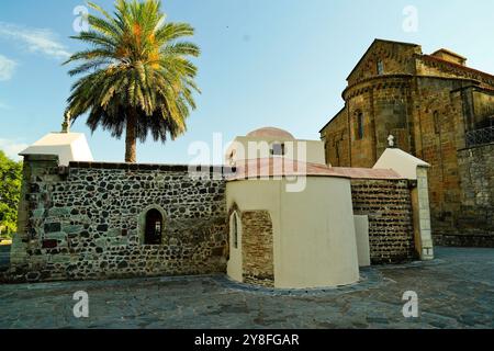 L'église Santa Maria di Bonacardu et l'église romane Nostra Signora di Bonacatu, Bonacardu, Province de Sassari, Sardaigne, Italie Banque D'Images