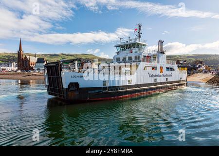 Le ferry Loch Shira, opéré par Caledonian MacBrayne (CalMac) sur la courte traversée entre Largs et Great Cumbrae Island. Banque D'Images