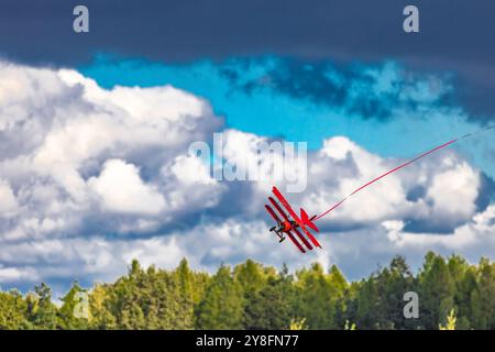 Modèles de biplans légers de la seconde Guerre mondiale et de la seconde Guerre mondiale, simulation de combat aérien de modèles volants Banque D'Images