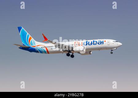 Dubaï, Émirats arabes Unis - 16 février 2024 : Flydubai Boeing 737 MAX 8 à l'aéroport de Dubaï aux Émirats arabes Unis. Banque D'Images