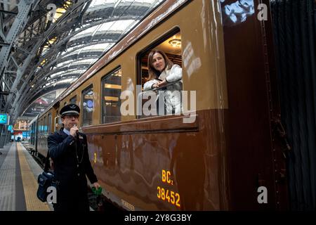 Milan, Italie. 05 octobre 2024. Partnerza del treno storico a vapore Dedicato dal binario 21 - Cronaca - Milano, Italia - Sabato, 05 Ottobre 2024 (foto Marco Cremonesi/LaPresse) départ du train à vapeur historique dédié depuis le quai 21 - Actualités - Milan, Italie - samedi 05 octobre 2024 (photo Marco Cremonesi/LaPresse) crédit : LaPresse/Alamy Live News Banque D'Images