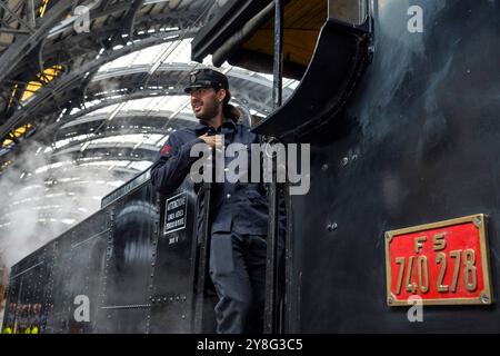 Milan, Italie. 05 octobre 2024. Partnerza del treno storico a vapore Dedicato dal binario 21- Cronaca - Milano, Italia - Sabato, 05 Ottobre 2024 (foto Marco Cremonesi/LaPresse) départ du train à vapeur historique dédié depuis le quai 21 - Actualités - Milan, Italie - samedi 05 octobre 2024 (photo Marco Cremonesi/LaPresse) crédit : LaPresse/Alamy Live News Banque D'Images