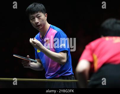 Pékin, Chine. 5 octobre 2024. Ma long réagit lors de la demi-finale masculine en simple entre ma long, de Chine, et Liang Jingkun, de Chine, au World table Tennis (WTT) China Smash 2024 à Beijing, Chine, 5 octobre 2024. Crédit : Zhang Chenlin/Xinhua/Alamy Live News Banque D'Images