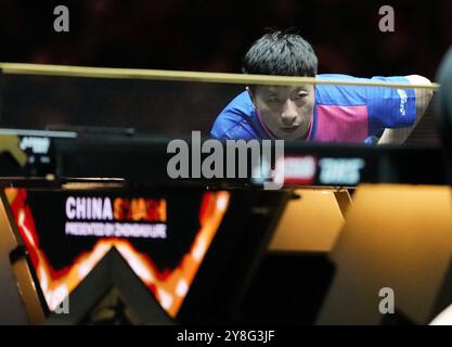 Pékin, Chine. 5 octobre 2024. Ma long réagit lors de la demi-finale masculine en simple entre ma long, de Chine, et Liang Jingkun, de Chine, au World table Tennis (WTT) China Smash 2024 à Beijing, Chine, 5 octobre 2024. Crédit : Zhang Chenlin/Xinhua/Alamy Live News Banque D'Images