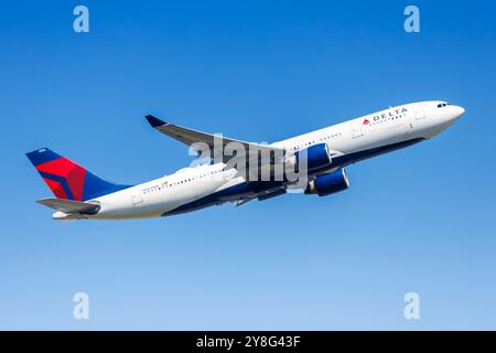 Francfort, Allemagne - 14 mai 2024 : avion Delta Airbus A330-200 à l'aéroport de Francfort (FRA) en Allemagne. Banque D'Images