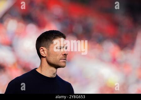 Leverkusen, Allemagne. 05 octobre 2024. Football : Bundesliga, Bayer Leverkusen - Holstein Kiel, Journée 6, BayArena. L'entraîneur de Leverkusen, Xabi Alonso. Crédit : Rolf Vennenbernd/dpa - NOTE IMPORTANTE : conformément aux règlements de la DFL German Football League et de la DFB German Football Association, il est interdit d'utiliser ou de faire utiliser des photographies prises dans le stade et/ou du match sous forme d'images séquentielles et/ou de séries de photos de type vidéo./dpa/Alamy Live News Banque D'Images