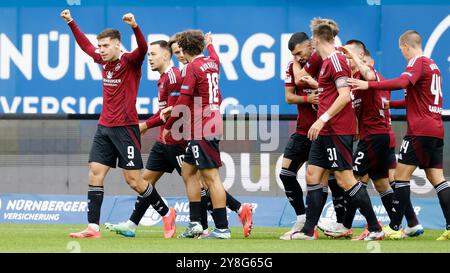 Nuernberg, Deutschland. 05 octobre 2024. IM Bild : Torschuetze Stefanos TZIMAS (1.FC Nuernberg, 9) L. Jubel nach dem Tor zum 1;0, jubelnd, bejubelt, jubelt, jubeln, emotionen 05.10.2024, Fussball, 2. Bundesliga, 1. FC Nuernberg - SC Preussen Muenster, GER, Nuernberg, Max-Morlock-Stadion, DFL LA RÉGLEMENTATION INTERDIT TOUTE UTILISATION DE PHOTOGRAPHIES COMME SÉQUENCES D'IMAGES ET/OU QUASI-VIDÉO. Crédit : dpa/Alamy Live News Banque D'Images