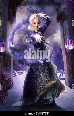 MICHELLE YEOH dans WICKED (2024), réalisé par JON M. CHU. Crédit : UNIVERSAL PICTURES / album Banque D'Images