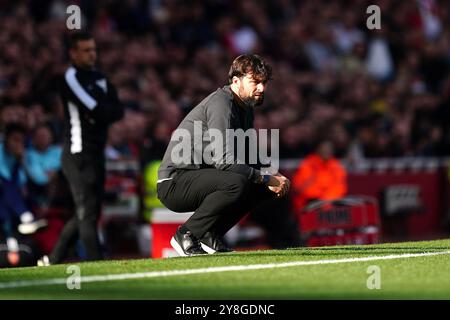 Russell Martin, entraîneur de Southampton, regarde pendant le match de premier League à l'Emirates Stadium, à Londres. Date de la photo : samedi 5 octobre 2024. Banque D'Images