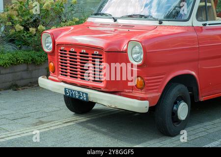 Vieille voiture Ford vintage à Amsterdam pays-Bas 17-9-2024 Banque D'Images