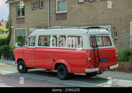 Vieille voiture Ford vintage à Amsterdam pays-Bas 17-9-2024 Banque D'Images