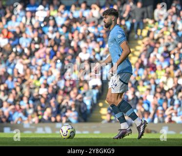 Stade Etihad, Manchester, Royaume-Uni. 5 octobre 2024. Premier League Football, Manchester City contre Fulham ; Josko Gvardiol de Manchester City regarde pour passer le ballon crédit : action plus Sports/Alamy Live News Banque D'Images