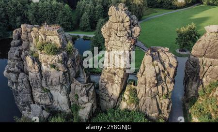 Attractions naturelles en Allemagne drone vue de l'Externsteine une formation rocheuse de grès dans la forêt de Teutoburg Banque D'Images