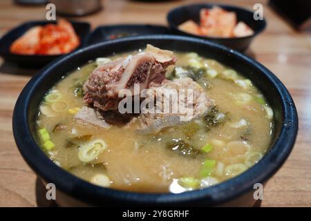 Haejang-guk ou soupe à la gueule de bois fait référence à tous les types de soupe consommés comme remède à la gueule de bois dans la cuisine coréenne Banque D'Images