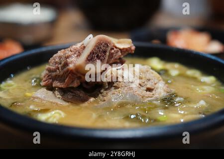 Haejang-guk ou soupe à la gueule de bois fait référence à tous les types de soupe consommés comme remède à la gueule de bois dans la cuisine coréenne Banque D'Images