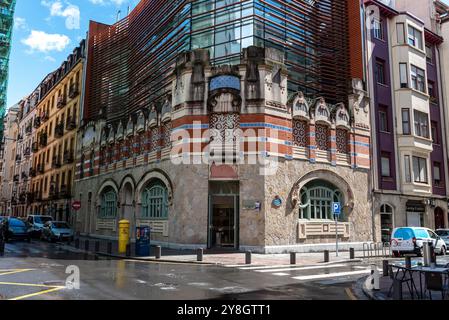 Eclectic Corner Building dans le centre de Bilbao, pays Basque, Espagne Banque D'Images