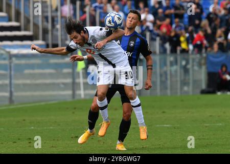 Simone Bastoni (Cesena) et Adrian Rus (Pise) se battent pour le ballon lors de l'AC Pise vs Cesena FC, match de football italien Serie B à Pise, Italie, 05 octobre 2024 Banque D'Images