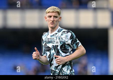 Anthony Gordon de Newcastle United se réchauffe avant le match de premier League Everton vs Newcastle United à Goodison Park, Liverpool, Royaume-Uni, le 5 octobre 2024 (photo de Cody Froggatt/News images) Banque D'Images