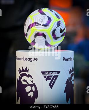 Stade Etihad, Manchester, Royaume-Uni. 5 octobre 2024. Premier League Football, Manchester City versus Fulham ; The match ball Credit : action plus Sports/Alamy Live News Banque D'Images