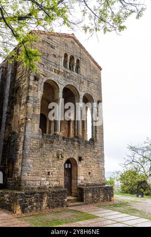 Église romane ancienne Santa Maria del Naranco à Oviedo, site du patrimoine mondial de l'UNESCO, Asturies dans le nord de l'Espagne Banque D'Images