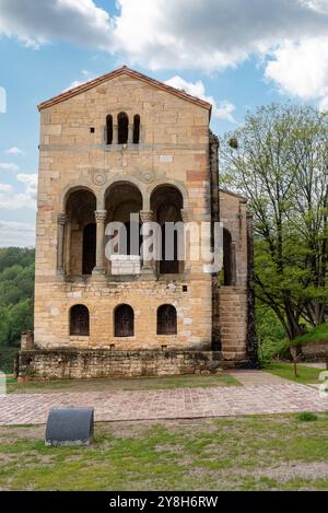 Église romane ancienne Santa Maria del Naranco à Oviedo, site du patrimoine mondial de l'UNESCO, Asturies dans le nord de l'Espagne Banque D'Images