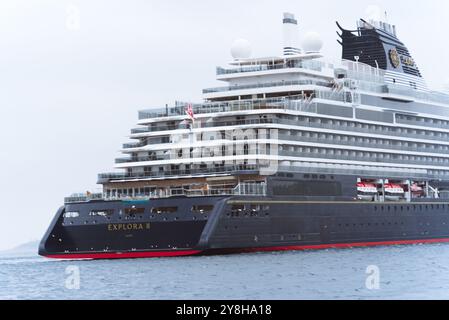 MSC Explora 2 amarré à Saint-Tropez : croisière de luxe au port emblématique Banque D'Images