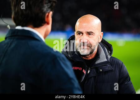 Eindoven, pays-Bas. 5 octobre 2024. Eindhoven - entraîneur PSV Peter Bosz lors de la huitième manche de compétition de la saison Eredivisie 2024/2025. Le match se déroule entre le PSV et le Sparta Rotterdam au Philips Stadion le 5 octobre 2024 à Eindhoven, aux pays-Bas. (VK Sportphoto/Yannick Verhoeven) crédit : Yannick Verhoeven/Alamy Live News Banque D'Images