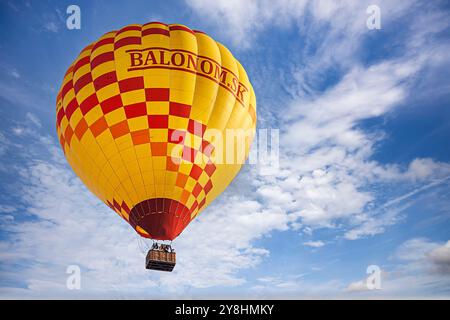 Montgolfière décollant de Poprad, Slovaquie Banque D'Images