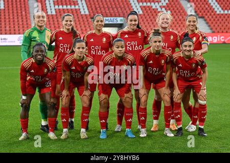 Joueurs de Standard avec la gardienne de but Lise musique (32) de Standard, Constance Brackman (20) de Standard, Lola Wajnblum (23) de Standard, Loredana Humartus (3) de Standard, Amber Barrett (9) de Standard, Laura Miller (6) de Standard, Lola Wajnblum (23) de Standard, Shari Van belle (14) de Standard, Mariam Abdulai Toloba (7) de Standard, Justine Blave (8) de Standard et Noemie Gelders (10) de Standard posent pour une photo d'équipe lors d'un match de football féminin entre Standard Femina de Liège et Club Brugge YLA le 6e jour de la saison 2024 - 2025 dans la Super League belge Lotto Womens, sur S Banque D'Images