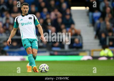 Liverpool, Royaume-Uni. 05 octobre 2024. Fabian Schar de Newcastle Unis en action. Premier League match, Everton v Newcastle Utd au Goodison Park à Liverpool le samedi 5 octobre 2024. Cette image ne peut être utilisée qu'à des fins éditoriales. Usage éditorial exclusif, photo de Chris Stading/Andrew Orchard photographie sportive/Alamy Live News crédit : Andrew Orchard photographie sportive/Alamy Live News Banque D'Images