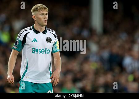 Liverpool, Royaume-Uni. 05 octobre 2024. Lewis Hall de Newcastle United regarde. Premier League match, Everton v Newcastle Utd au Goodison Park à Liverpool le samedi 5 octobre 2024. Cette image ne peut être utilisée qu'à des fins éditoriales. Usage éditorial exclusif, photo de Chris Stading/Andrew Orchard photographie sportive/Alamy Live News crédit : Andrew Orchard photographie sportive/Alamy Live News Banque D'Images