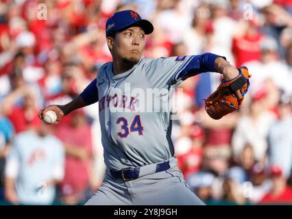 Philadelphie, États-Unis. 05 octobre 2024. Kodai Senga, lanceur débutant des mets de New York, lance contre les Phillies de Philadelphie dans la première manche du premier match des NLDS de la MLB au Citizens Bank Park à Philadelphie, en Pennsylvanie, le samedi 5 octobre 2024. Photo de Laurence Kesterson/UPI crédit : UPI/Alamy Live News Banque D'Images