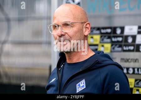 Sandhausen, Deutschland. 05 octobre 2024. Bernhard Trares (formateur, Cheftrainer, SVWM), Einzelbild, Einzelfoto, Aktion, action, 05.10.2024, Sandhausen (Deutschland), Fussball, 3. LA RÉGLEMENTATION LIGA, SV SANDHAUSEN - SV WALDHOF MANNHEIM, DFB/DFL INTERDIT TOUTE UTILISATION DE PHOTOGRAPHIES COMME SÉQUENCES D'IMAGES ET/OU QUASI-VIDÉO. Crédit : dpa/Alamy Live News Banque D'Images