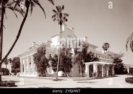 Whitehall est l'ancienne résidence de Henry Morrison Flagler et de sa troisième épouse, Mary Lily Kenan, à Palm Beach, en Floride. Construit en 1900-1901, le manoir néoclassique de style Beaux Arts abrite aujourd'hui le musée Henry Morrison Flagler. (ÉTATS-UNIS) Banque D'Images