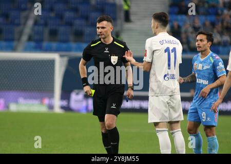 Saint-Pétersbourg, Russie. 05 octobre 2024. Roman Safyan, arbitre vu lors du match de football de la première Ligue russe entre Zenit Saint-Pétersbourg et Orenbourg à Gazprom Arena. Score final ; Zenit 1:0 Orenburg. Crédit : SOPA images Limited/Alamy Live News Banque D'Images