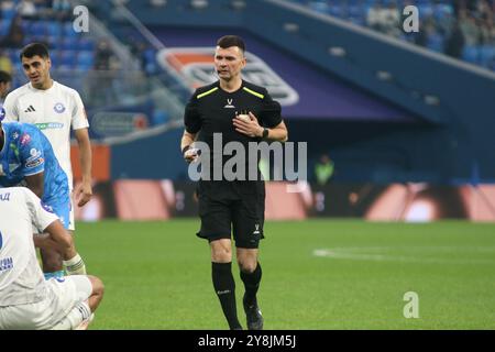 Saint-Pétersbourg, Russie. 05 octobre 2024. Roman Safyan, arbitre vu lors du match de football de la première Ligue russe entre Zenit Saint-Pétersbourg et Orenbourg à Gazprom Arena. Score final ; Zenit 1:0 Orenburg. Crédit : SOPA images Limited/Alamy Live News Banque D'Images