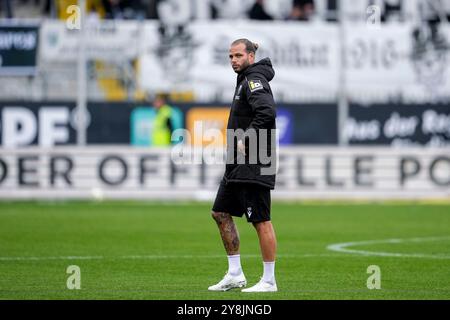 Sandhausen, Deutschland. 05 octobre 2024. Dennis Diekmeier (co-formateur, SVS), Freisteller, Ganzkörper, Einzelbild, Einzelfoto, Aktion, action, 05.10.2024, Sandhausen (Allemagne), Fussball, 3. LIGA, SV SANDHAUSEN - SV WALDHOF MANNHEIM, DFB/DFL LA RÉGLEMENTATION INTERDIT TOUTE UTILISATION DE PHOTOGRAPHIES COMME SÉQUENCES D'IMAGES ET/OU QUASI-VIDÉO. Crédit : dpa/Alamy Live News Banque D'Images