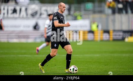 Sandhausen, Deutschland. 05 octobre 2024. Henning Matriciani (SVWM, 20 ans), Am Ball, Freisteller, Ganzkörper, Einzelbild, Einzelfoto, Aktion, action, 05.10.2024, Sandhausen (Deutschland), Fussball, 3. LIGA, SV SANDHAUSEN - SV WALDHOF MANNHEIM, DFB/DFL LA RÉGLEMENTATION INTERDIT TOUTE UTILISATION DE PHOTOGRAPHIES COMME SÉQUENCES D'IMAGES ET/OU QUASI-VIDÉO. Crédit : dpa/Alamy Live News Banque D'Images