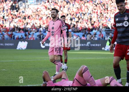 Toronto, Canada. 05 octobre 2024. Toronto, Ontario, Canada, 5 octobre 2024, L'attaquant de l'Inter Miami Lionel Messi #10 sourit au match de soccer de la Ligue majeure entre Toronto FC et Inter Miami au BMO Field. (Photo de Indrawan Kumala/Sipa USA) crédit : Sipa USA/Alamy Live News Banque D'Images