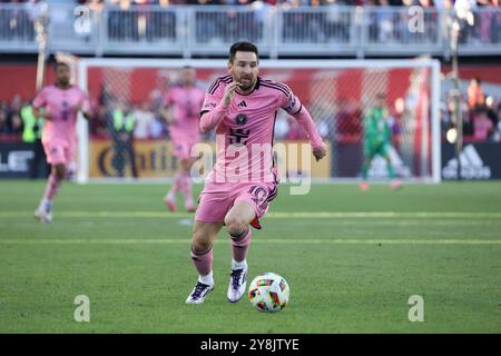 Toronto, Canada. 05 octobre 2024. Toronto, Ontario, Canada, 5 octobre 2024, Lionel Messi #10 de l’Inter Miami lance une attaque lors d’un match de soccer de la Ligue majeure entre Toronto FC et Inter Miami au BMO Field. (Photo de Indrawan Kumala/Sipa USA) crédit : Sipa USA/Alamy Live News Banque D'Images