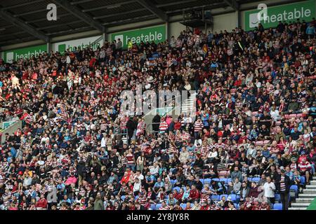 Wigan, Angleterre - 5 novembre 2024 - fans de Wigan Warriors. Rugby League Betfred Super League, Wigan Warriors vs Leigh Leopards au Brick Community Stadium, Wigan, Royaume-Uni Dean Williams Banque D'Images