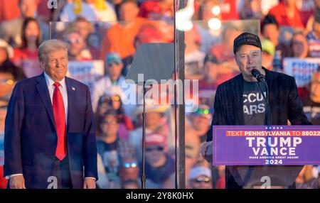 Bulter, États-Unis. 05 octobre 2024. Elon Musk, fondateur, PDG et ingénieur en chef de SpaceX, se joint à l’ancien président Donald Trump au Bulter Farm Show Grounds pour un rassemblement le samedi 5 octobre 2024. Photo par Archie Carpenter/UPI. Crédit : UPI/Alamy Live News Banque D'Images