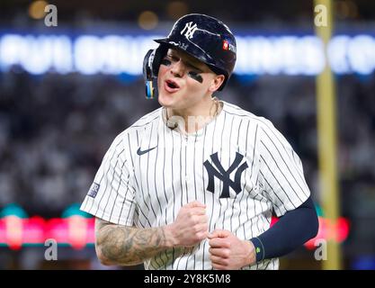 Bronx, États-Unis. 05 octobre 2024. Alex Verdugo célèbre les Yankees de New York après avoir frappé un single de la RBI en 7e manche contre les Kansas City Royals dans le premier match des ALDS au Yankee Stadium le samedi 5 octobre 2024 à New York. Photo de John Angelillo/UPI crédit : UPI/Alamy Live News Banque D'Images