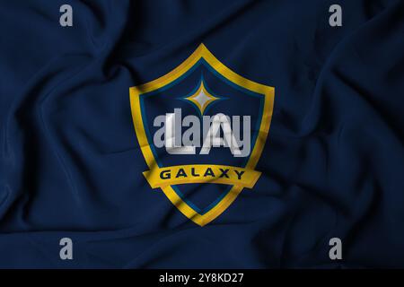Pringsewu, Lampung ; 7 octobre 2024 ; fond de texture du logo du drapeau de mise au point sélective du club de football LA GALAXY de MLS, illustration 3D. Banque D'Images