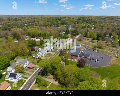 Vue aérienne de l'hôtel de ville de North Smithfield au 83 Greene Street dans le village historique de Slatersville, ville de North Smithfield, Rhode Island RI, États-Unis. Banque D'Images